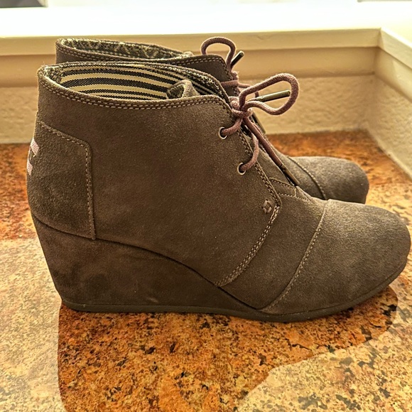 Toms Shoes - NEW Toms Kayla wedge suede booties